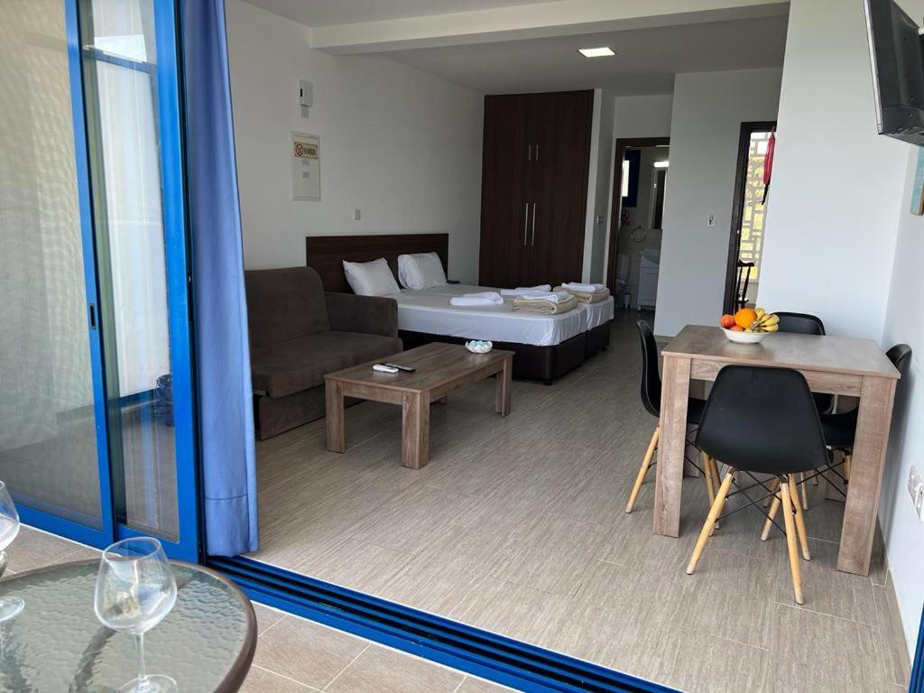 Governors Beach Panayiotis Aparthotel Exterior photo